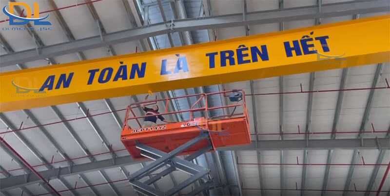 Sơn lại dầm cầu trục để hoàn thiện Sơn lại dầm cầu trục để hoàn thiện